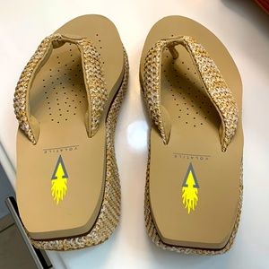 Volatile wedge flip flop